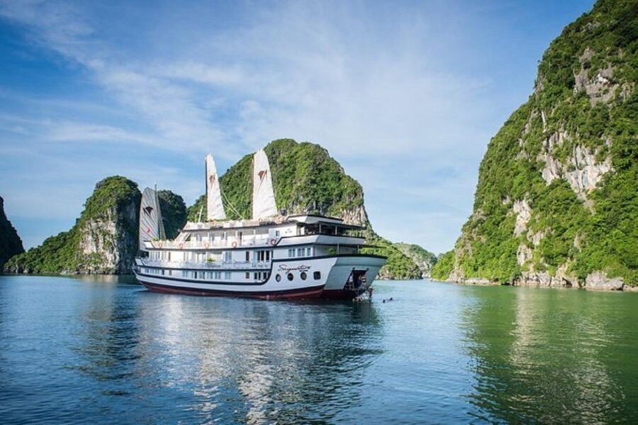 Bai Tu Long Bay 3 Day Cruise